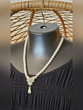 Diamonds & Pearls Necklace